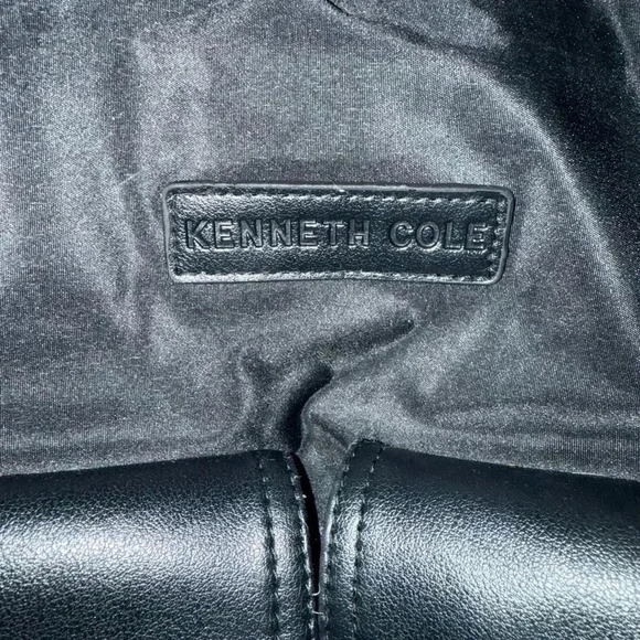 Kenneth Cole duffel travel gym weekender black bag with strap to carry. - Picture 4 of 7